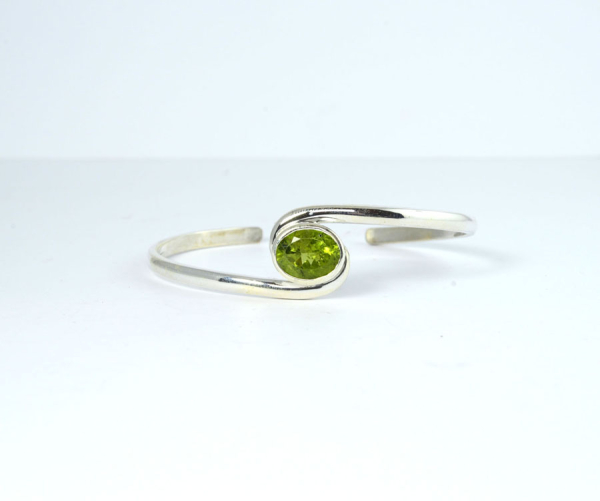 Unikat Armreif Peridot Oval Facettiert