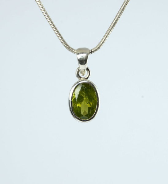 Unikat Anhänger Peridot Oval 11x8 mm